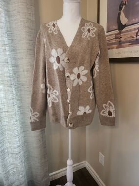 Cozy Daisy-Print Button Cardigan Sweater - Beige